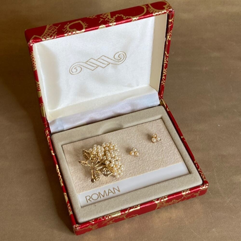 ROMAN Faux Pearl Floral Brooch & Stud Earring Set w/Gift Box NIB Vintage 90s